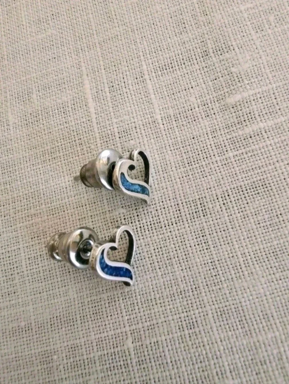 Vintage 90s Sterling Silver Turquoise Inlay Heart Swoop Stud Earrings 925